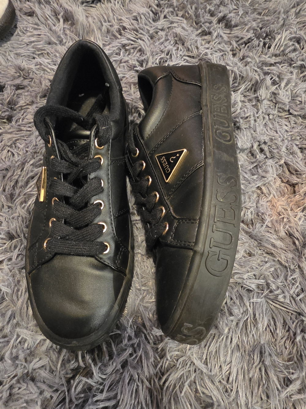 GUESS Black Low-Profile Sneakers with Gold Accents Sz 7